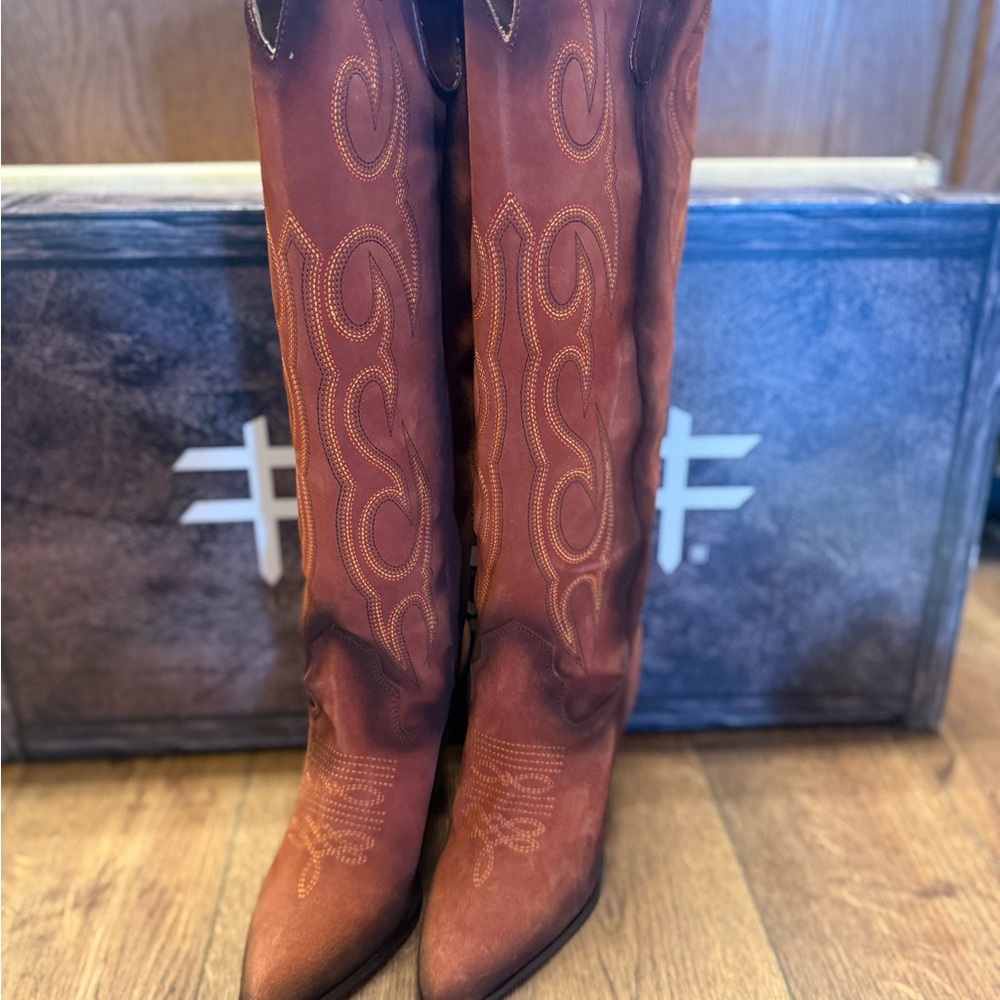 Circle G Women's Embroidered Brown Heeled Boots